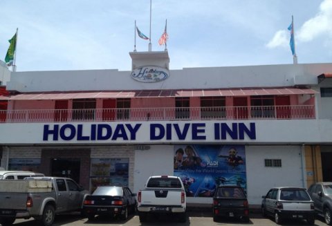 Holiday Dive Inn